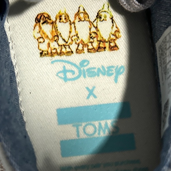 Disney x TOMS Grey Seven Dwarfs Printed Canvas Sneakers Youth Size 2. - Picture 3 of 10